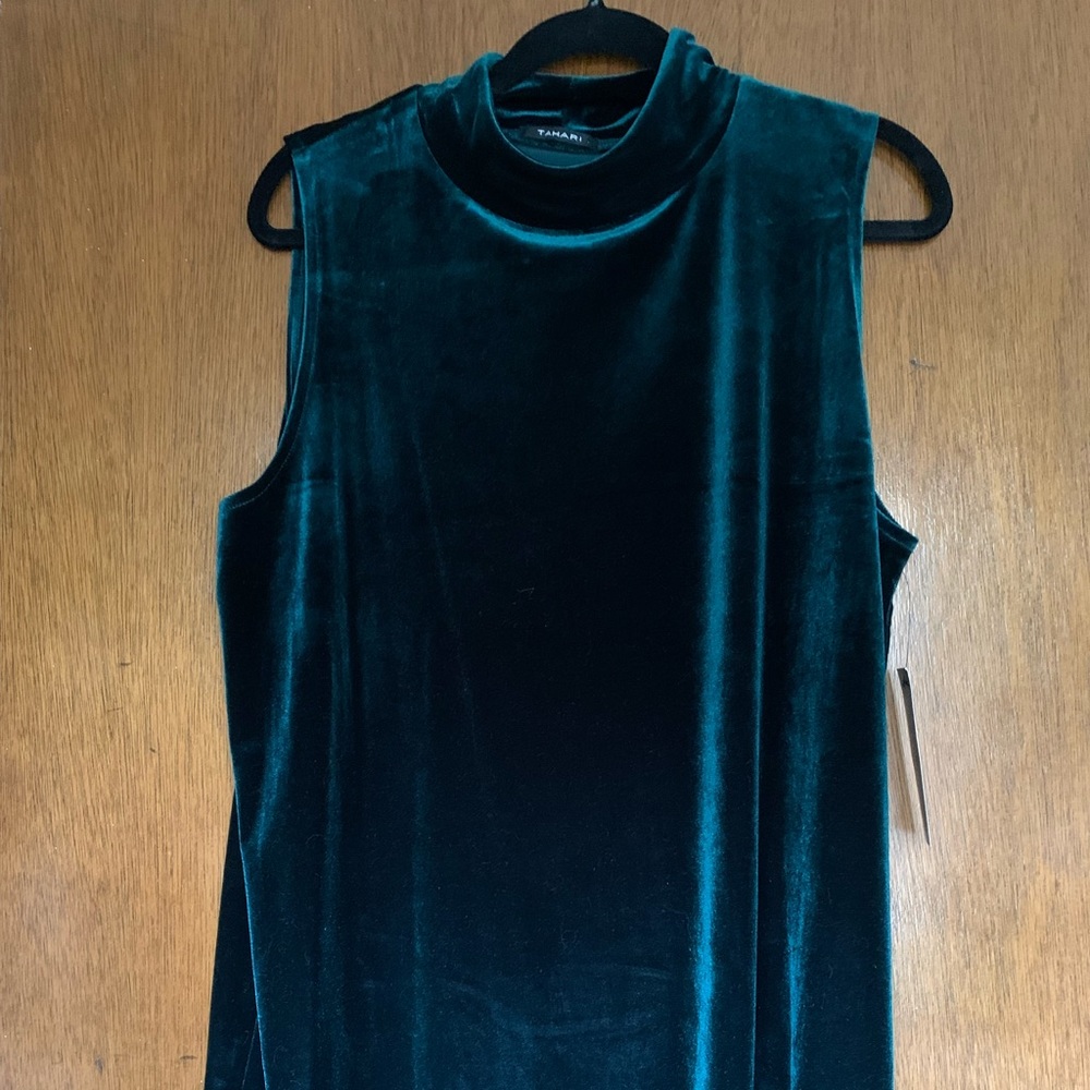 NWT Tahari sleeveless tunic with mock turtleneck
